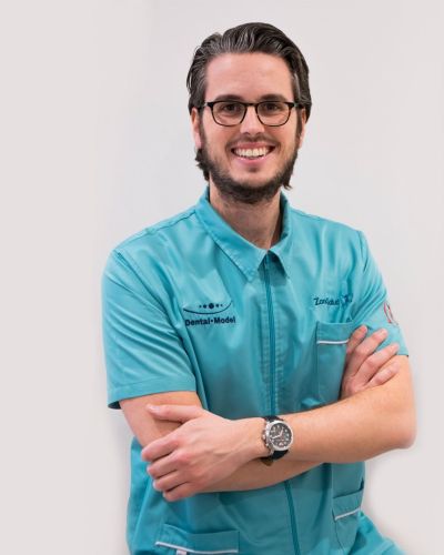 Dr. Juan Carlos Barros Casas Dr. Juan Carlos Barros Casas